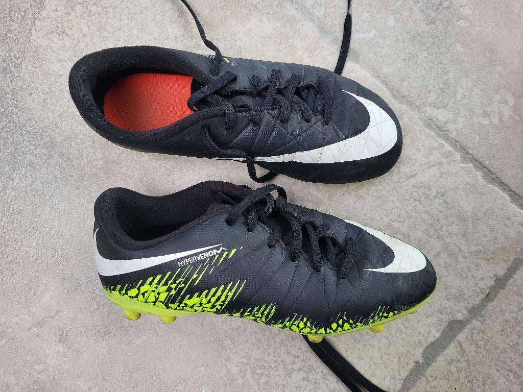 Merk Nike : voetbalschoenen mt 38 (zie foto's), Sport en Fitness, Voetbal, Ophalen of Verzenden, Zo goed als nieuw, Schoenen