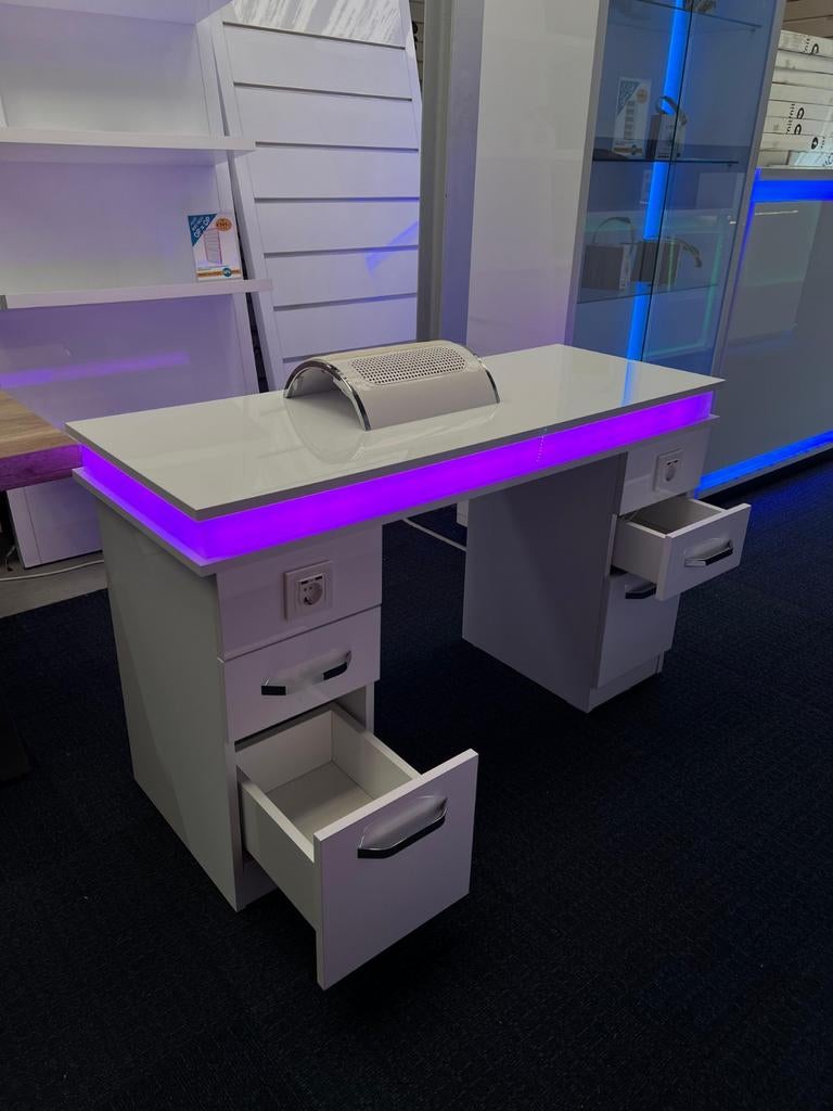 MOOI SHOWMODEL MANICURE TAFEL, Ophalen