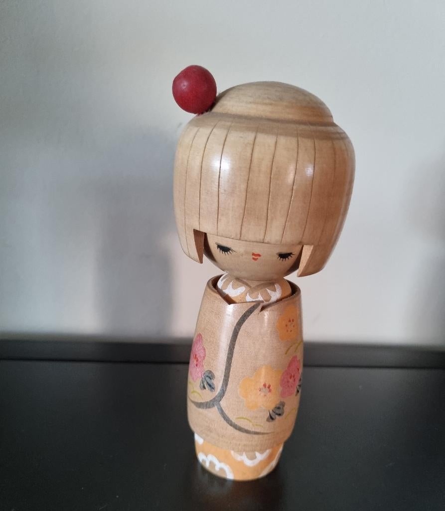 Mooie Kokeshi (vermoedelijk) van Miyashita Hajime, Verzenden