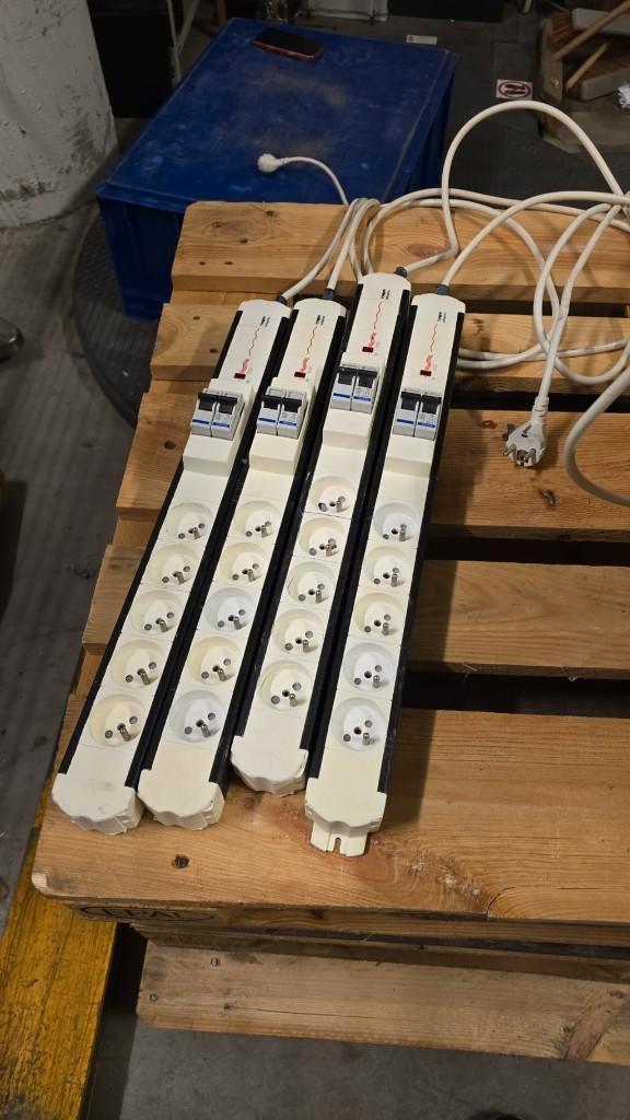 Multiprises professionnelles avec protection, Bricolage & Construction, Électricité & Câbles, Neuf, Enlèvement