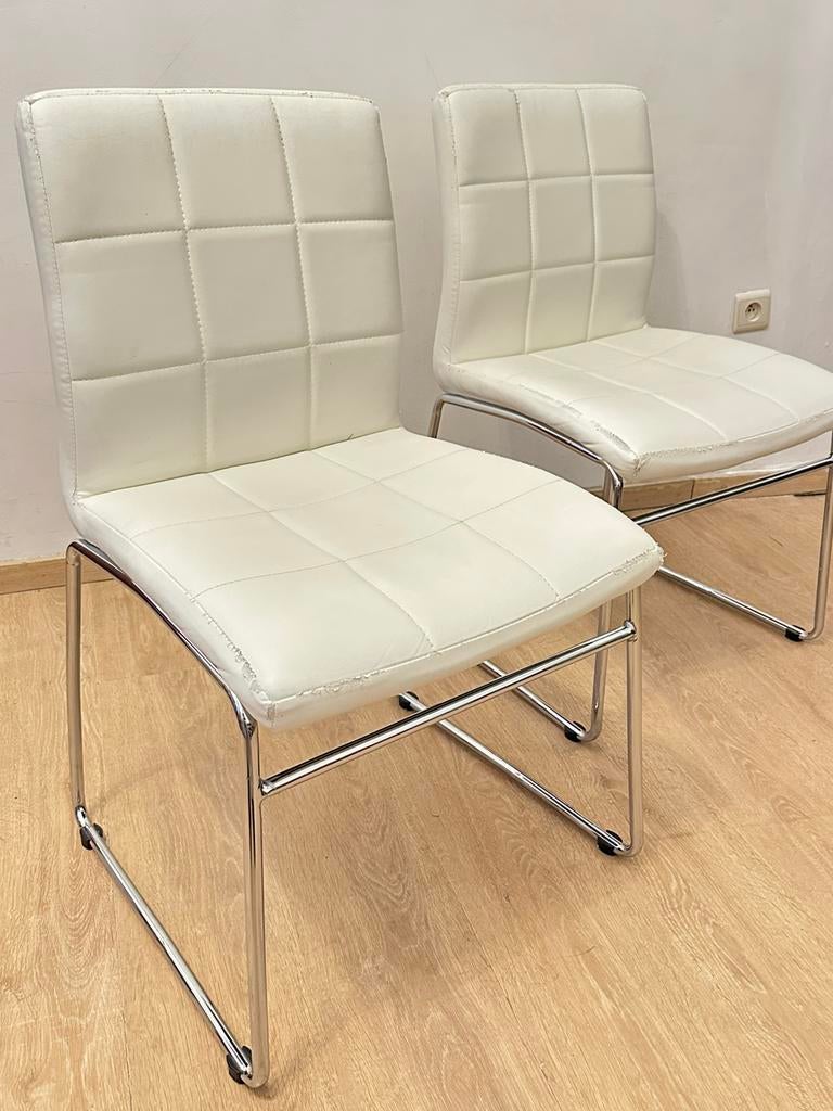 2x JYSK HAMMEL eetkamerstoelen Wit kunstleer – sledeframe, Huis en Inrichting, Stoelen, Gebruikt, Twee, Leer, Wit, Ophalen