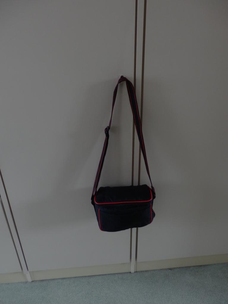 handige en compacte foto- of cameratas, Ophalen, Zo goed als nieuw, Schoudertas