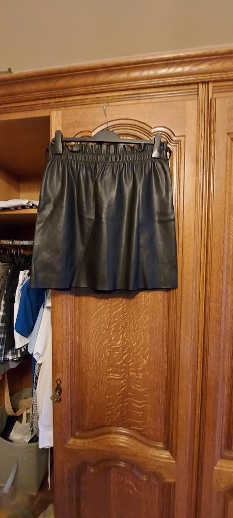 Vend jupes en cuir femme prix 5 euros, Kleding | Dames, Rokken, Ophalen of Verzenden, Zwart