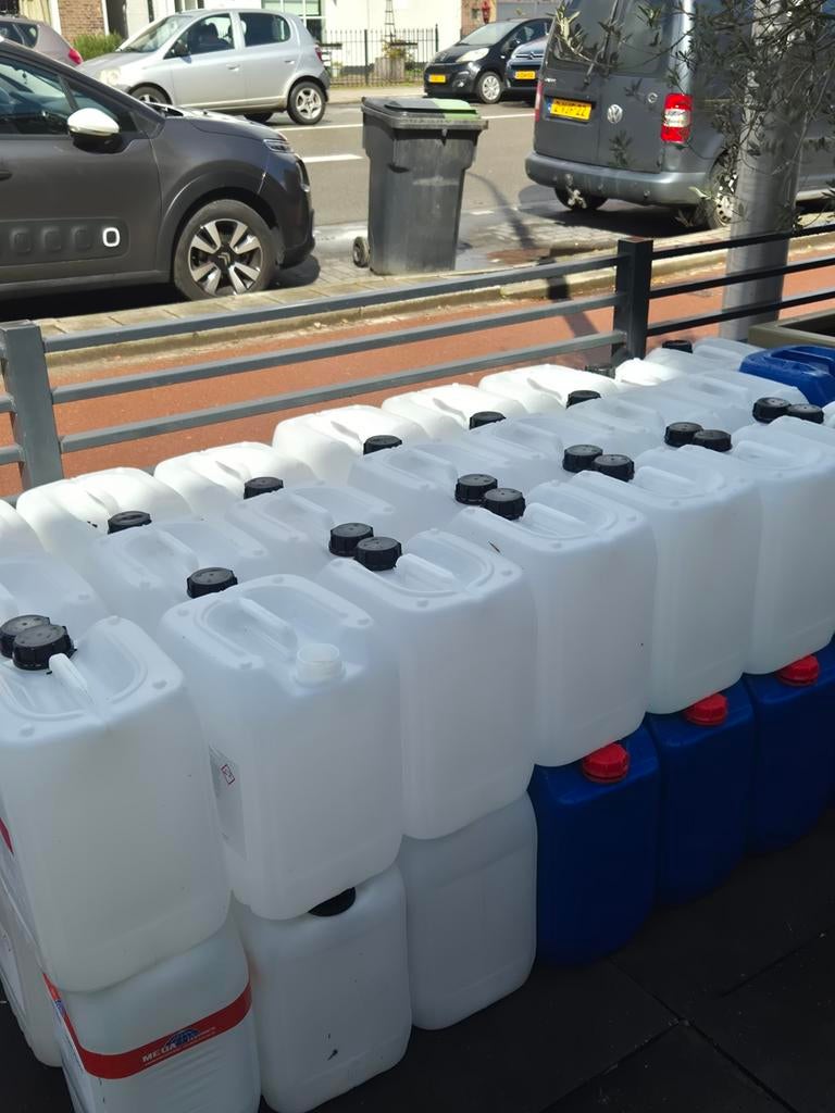 Nieuwe un jerrycans 20 liter benzine petroleum diesel, Ophalen