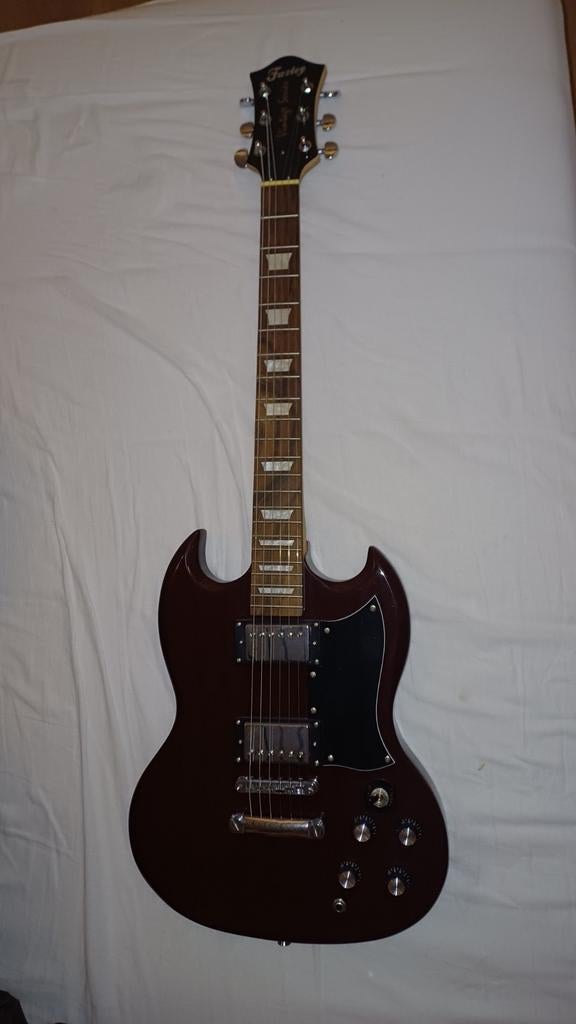 Guitare électrique Fazley + ampli Rocktile, Musique & Instruments, Instruments à corde | Guitares | Électriques, Enlèvement ou Envoi