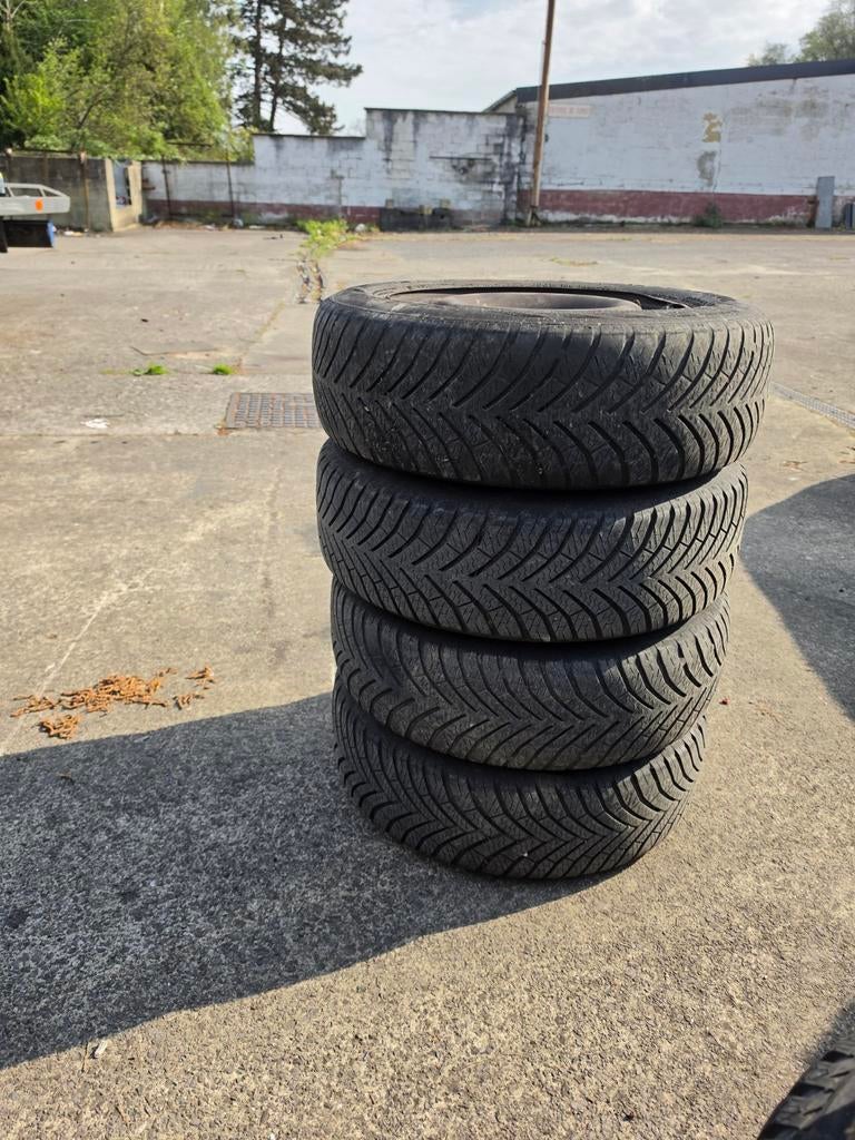 Pneus 175/65/14 100€ les 4 montés et équilibré