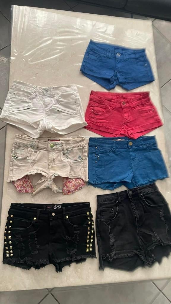 SHORTS (7) in blauwe witte zwarte rode jeans XS, Kleding | Dames, Broeken en Pantalons, Overige kleuren, Kort, Ophalen of Verzenden