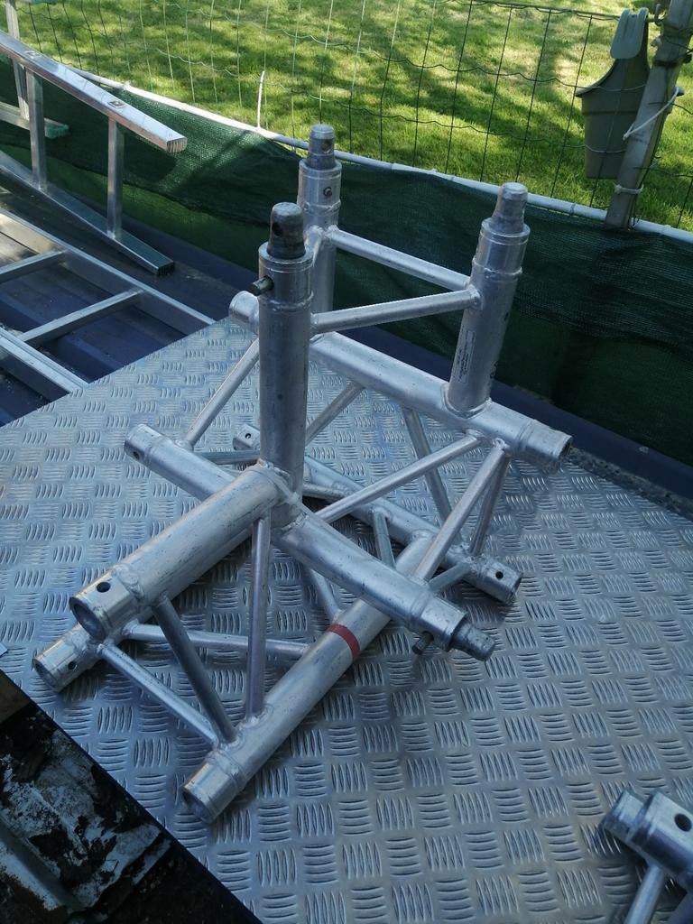 Angle 290  x30d tri truss et structure, Enlèvement ou Envoi