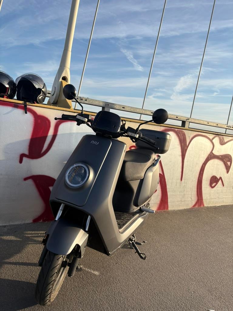 Niu Sport elektrische scooter, Elektrisch, 49 cc, Ophalen of Verzenden, Klasse B (45 km/u)
