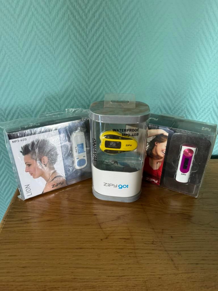 3 nieuwe MP3 spelers, TV, Hi-fi & Vidéo, Lecteurs Mp3 | Marques Autre, Enlèvement ou Envoi, Comme neuf