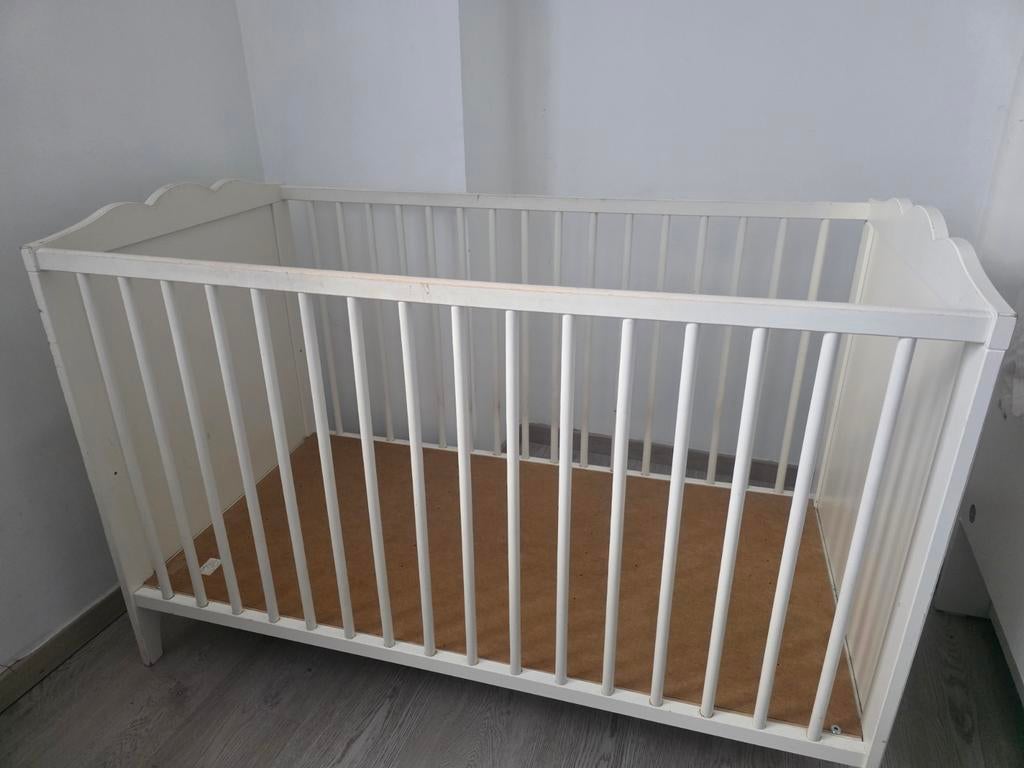 lit bébé ikea, Enfants & Bébés, Enlèvement, Matelas