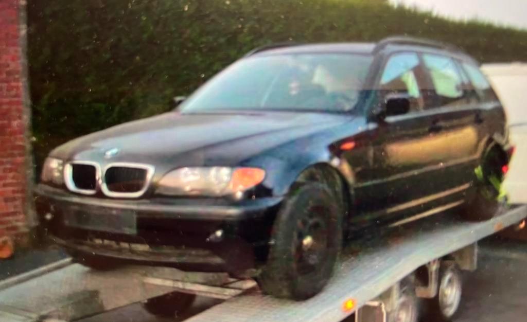 Voiture endommagée par un bris de voiture BMW 318d, Enlèvement