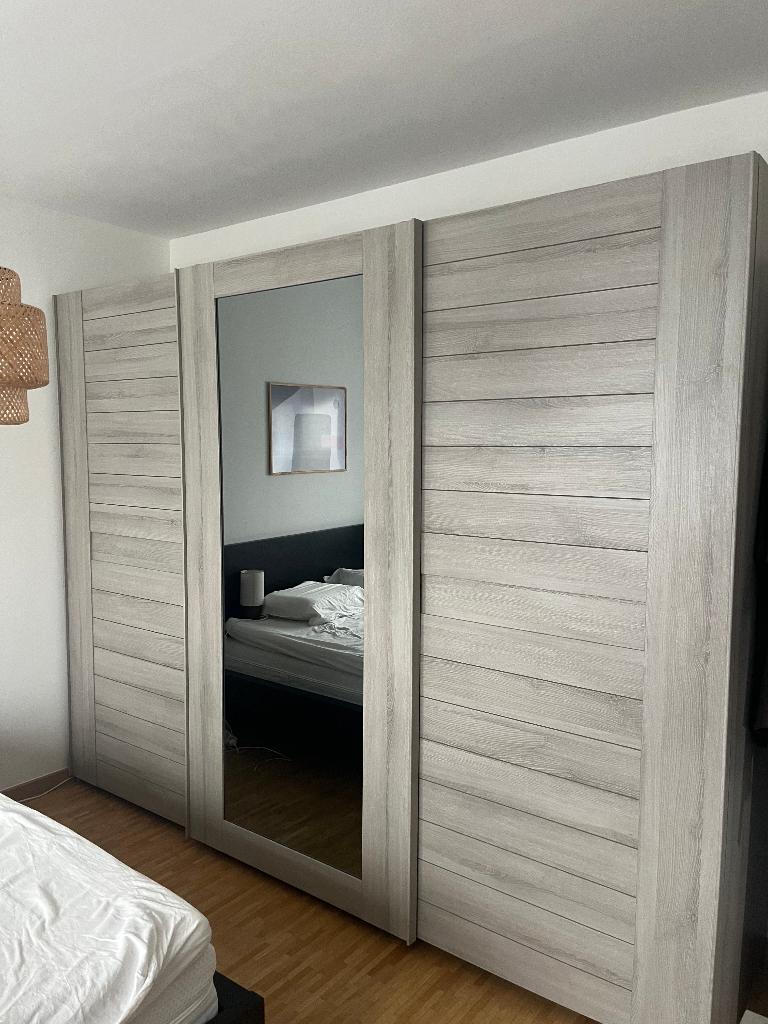 Slaapkamerset: Grote kleerkast, ladekast en nachtkastje, Huis en Inrichting, Slaapkamer | Complete slaapkamers, Ophalen, Zo goed als nieuw