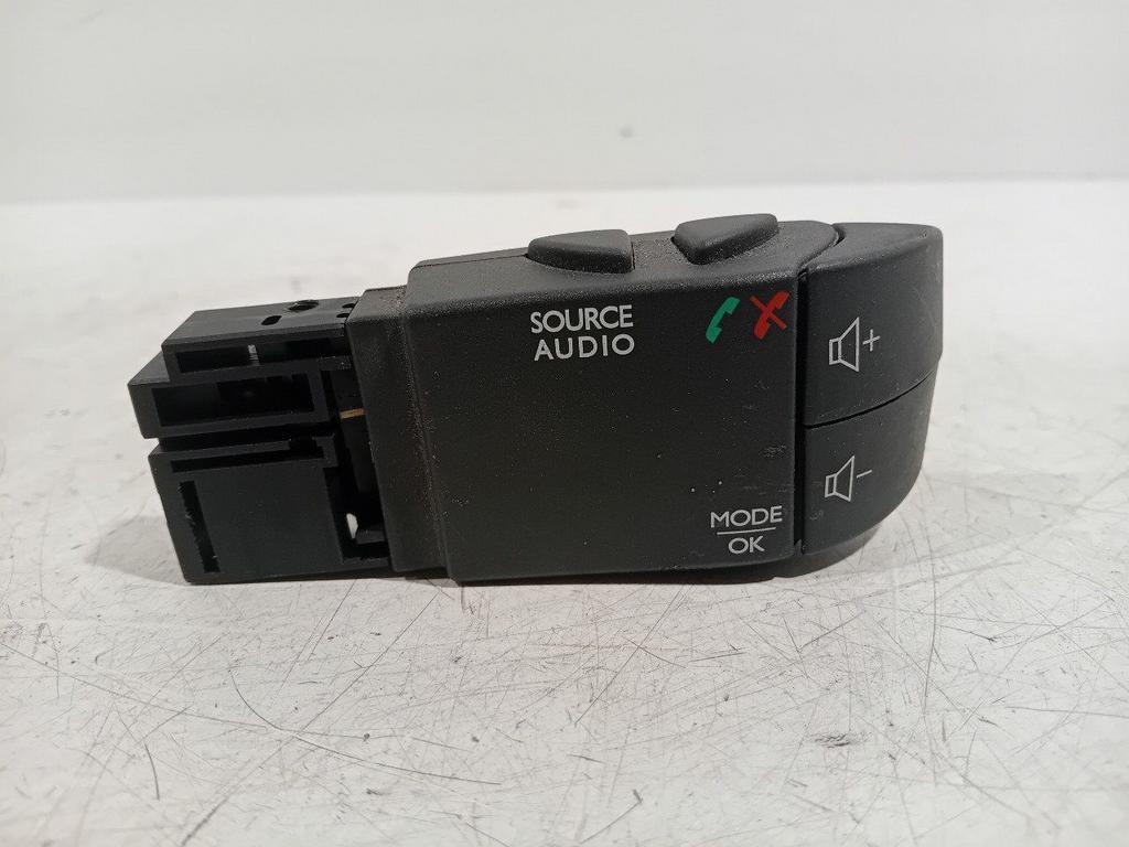 Radio bediening Renault Clio, Auto diversen, Autoradio's, Ophalen of Verzenden