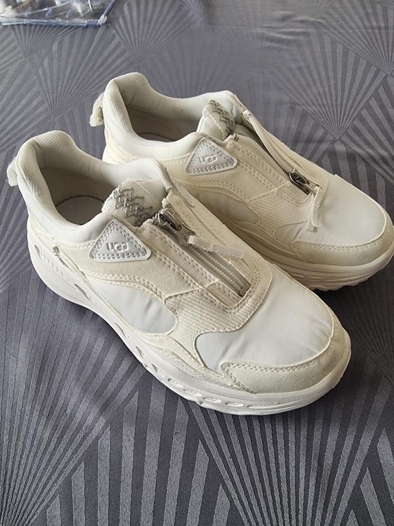 In perfecte staat UGG Sneakers  Instappermaat: 39Kleur: w, Kleding | Dames, Schoenen, Slippers, Wit, UUG, Nieuw
