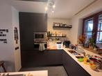 Moderne keuken met eiland – donkergrijs – met toestellen, Maison & Meubles, Cuisine | Cuisines complètes, Gris, Composite, Sans poignée