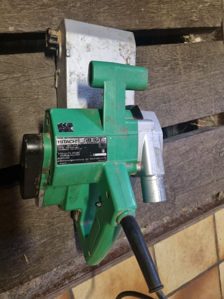 Hitachi bandschuurmachine, Ophalen