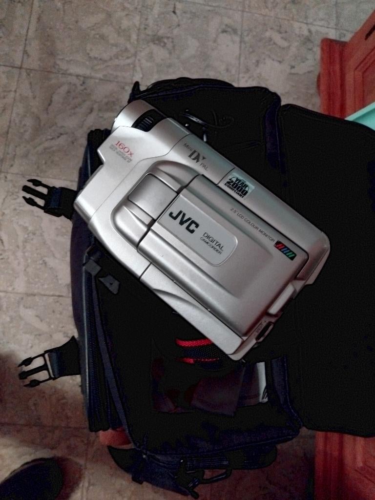 MATERIEL VIDEO, Collections, Appareils photo & Matériel cinématographique, Enlèvement, Caméra