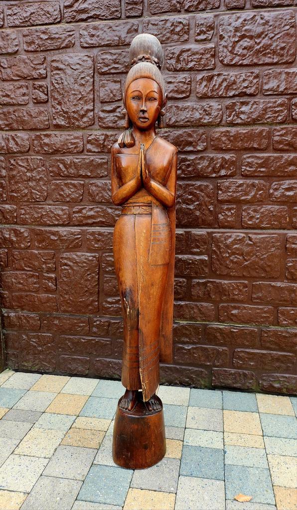 Thais beeld. Sawasdee Lady, massief hout-132 cm. Vintage., Antiek en Kunst, Kunst | Beelden en Houtsnijwerken, Beeld, Hout, Vrouw