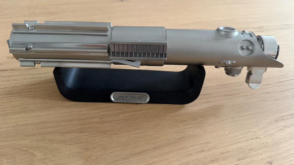 Royal Selangor – Luke Skywalker Lightsaber  Document Holder, Collections, Star Wars, Enlèvement ou Envoi, Utilisé, Réplique