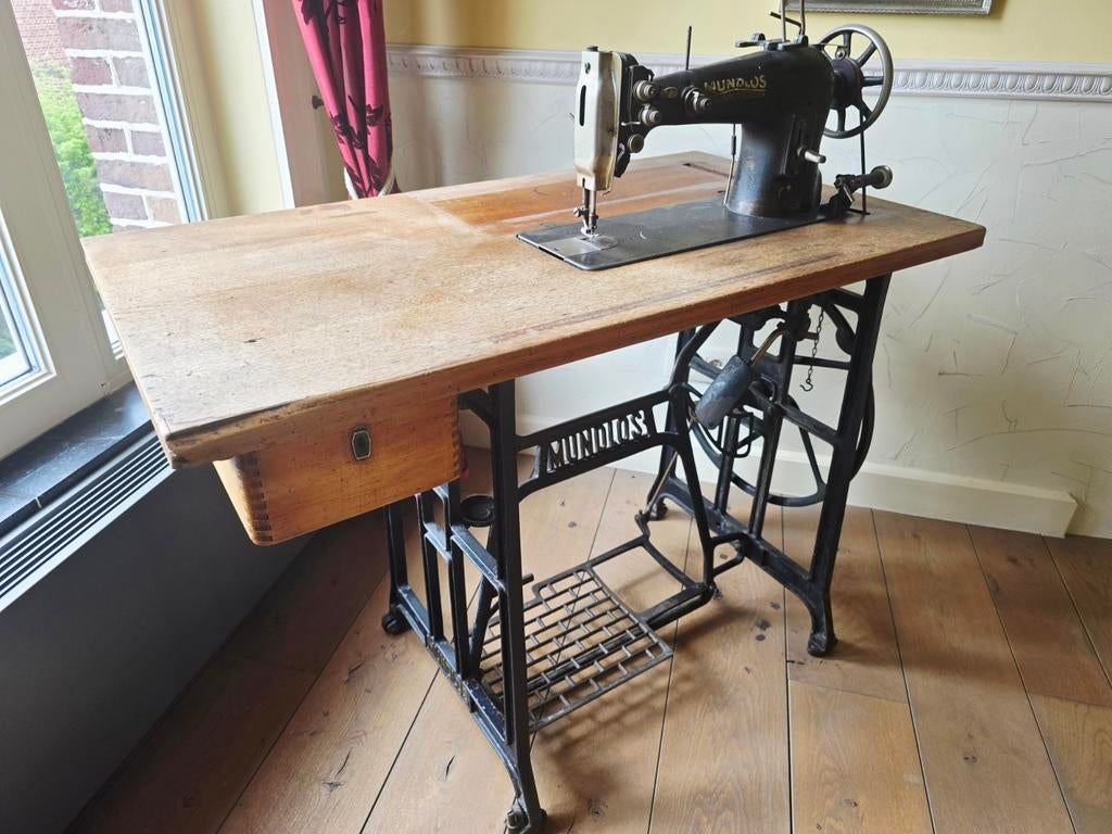 Antieke Trapnaaimachine met zigzag, Antiek en Kunst, Ophalen