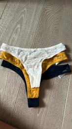 Lot de 3 strings neuf Etam XS, Vêtements | Femmes, Enlèvement ou Envoi