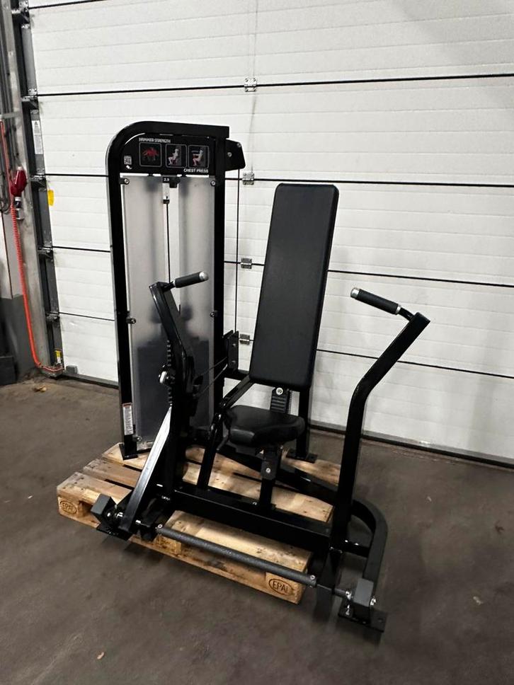 Hammer Strength Chest Press met 138kg Steekgewichten, Sport en Fitness, Fitnessmaterialen, Zo goed als nieuw, Borst, Ophalen
