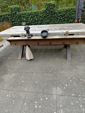 Oude kapstok  beschikbaar voor biedingen