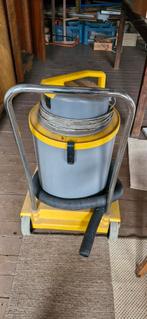 Stof- waterzuiger, Ophalen