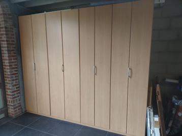 GRATIS Ruime opbergkasten beschikbaar voor biedingen