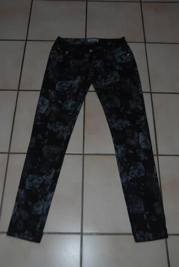 Zwarte bloemenjeans Skinny fit T42 Zeer goed! beschikbaar voor biedingen