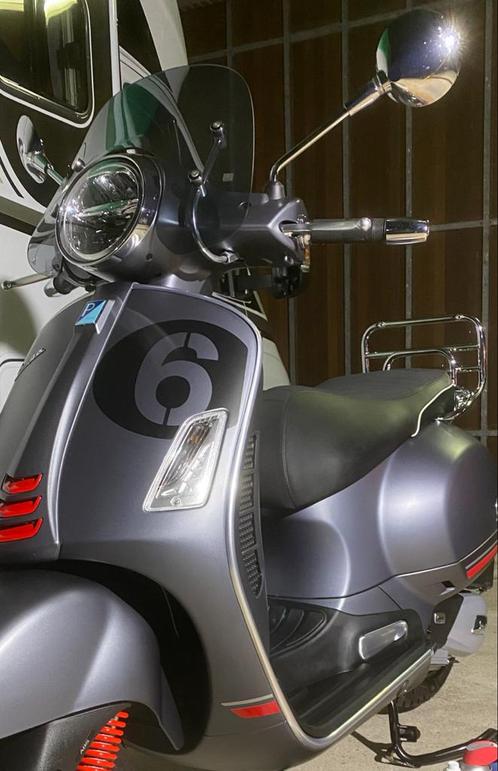 Vespa 125 gts supersport nieuwstaat sportuitlaat, Fietsen en Brommers, Brommers | Vespa, Zo goed als nieuw, Overige modellen, Ophalen