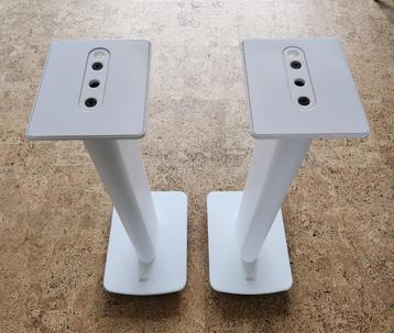 KEF S2 Luidsprekerstatieven (wit) voor LS50/R/Q - Stands beschikbaar voor biedingen