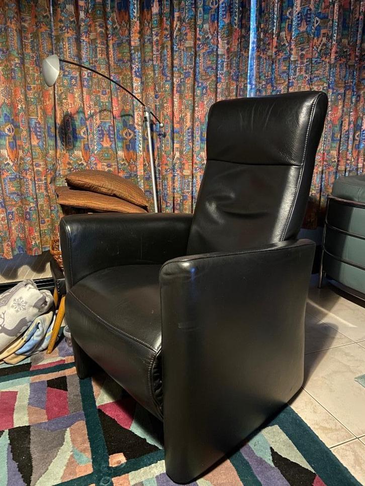 Relaxzetel electrisch In zwart leder, Huis en Inrichting, Fauteuils, Zo goed als nieuw, Leer, 50 tot 75 cm, Ophalen of Verzenden