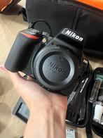 Nikon D5600 + 2 lenzen + accessoires, Ophalen, Zo goed als nieuw