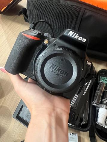  Nikon D5600 + 2 lenzen + accessoires beschikbaar voor biedingen