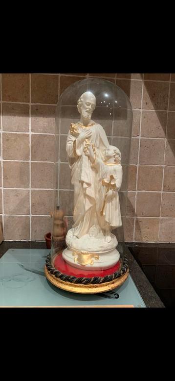 Antiek Beeld met stolp beschikbaar voor biedingen