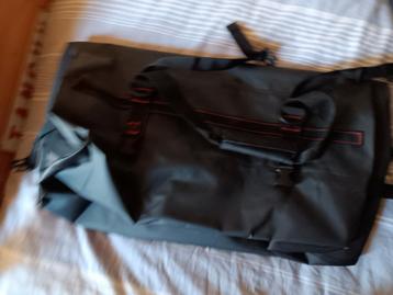 Sac de selle 40 litres avec sangles neuf beschikbaar voor biedingen