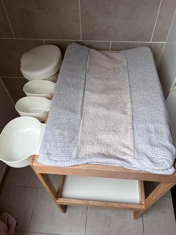Verzorgingstafel Ikea incl bakjes Luma kussen en overtrekken beschikbaar voor biedingen