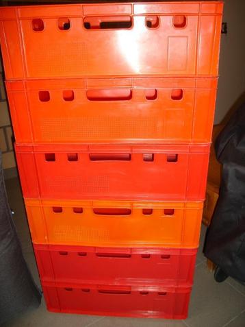 plastic kratten beschikbaar voor biedingen