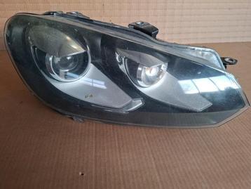Koplamp rechts van een Volkswagen Golf beschikbaar voor biedingen