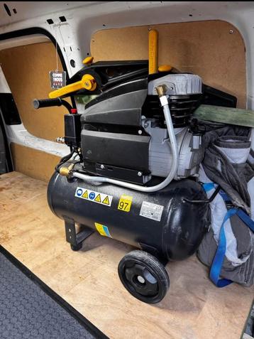 Compressor, Doe-het-zelf en Bouw, Compressors, Ophalen, Zo goed als nieuw