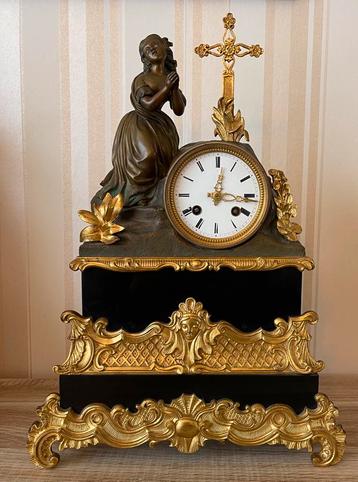 Charles X klok, marmer, brons, ormolu, rond 1825 beschikbaar voor biedingen