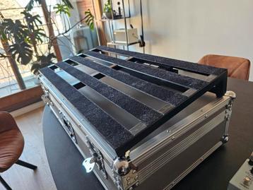 Pedaltrain Classic Pro + Voodoolab 4x4 voeding module beschikbaar voor biedingen