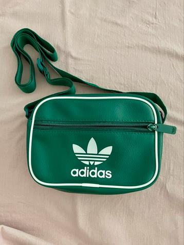 Adidas schoudertas (klein) beschikbaar voor biedingen