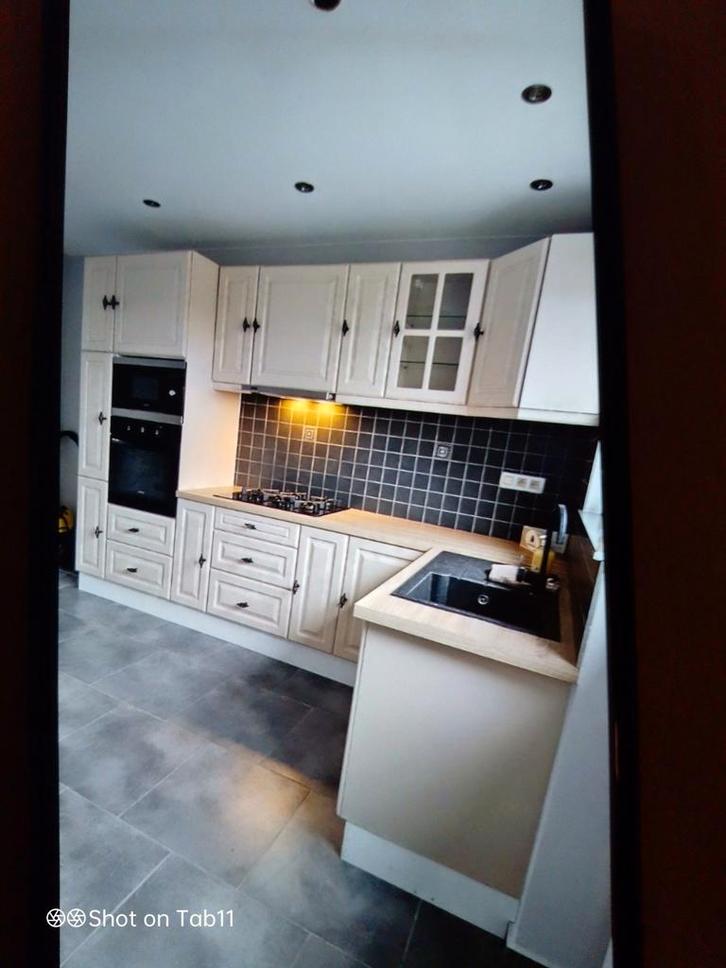 Magnifique cuisine équipée (maison non fumeur), Maison & Meubles, Cuisine | Cuisines complètes, Utilisé, Cuisine d'angle, Autres couleurs