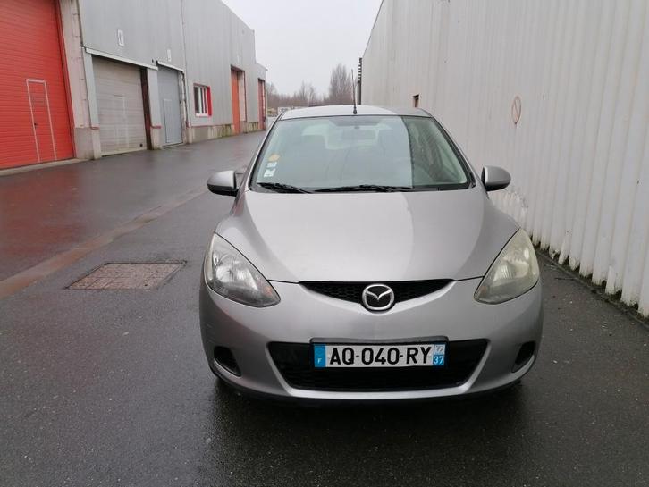 Mazda 2 avec clim et attache remorque. Papiers français, Autos, Mazda, Particulier, Achat, ABS, Airbags, Air conditionné, Alarme