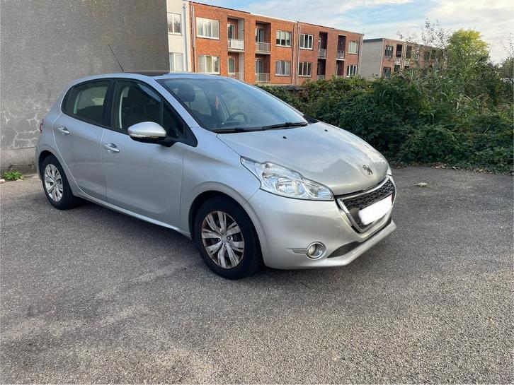 Peugeot 208 1.2 benzine bouwjaar 2014, verbruikt olie, Auto's, Peugeot, Particulier, ABS, Airconditioning, Bluetooth, Boordcomputer