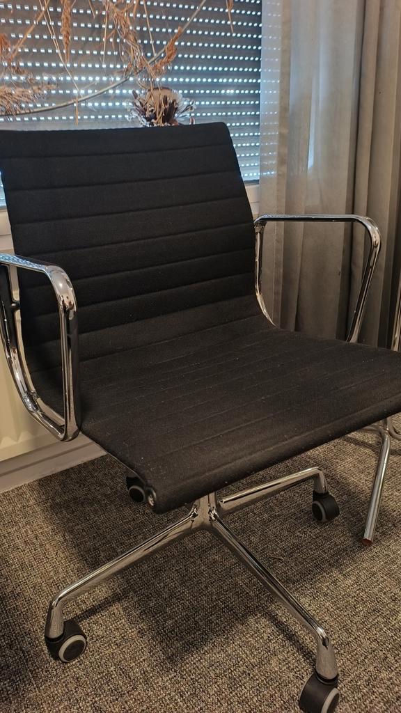 Vitra Eames EA 108 Hopsak Zwart - Nieuwstaat, Huis en Inrichting, Bureaustoelen, Bureaustoel, Zwart, Ophalen