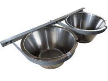 voederstel voor hondenkennel beschikbaar voor biedingen